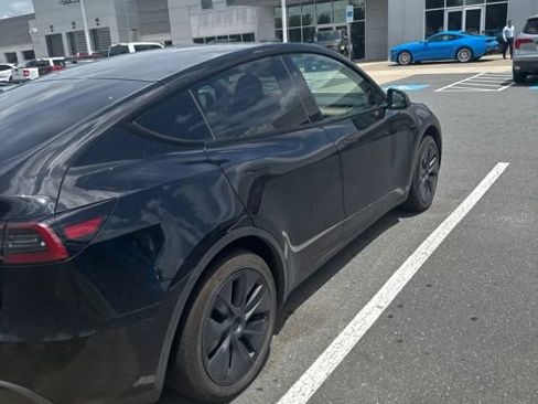 Used 2025 Tesla Model Y Long Range RWD image 3