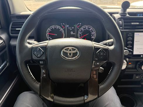 Used 2022 Toyota 4Runner TRD Off-Road Premium AWD/4WD image 18