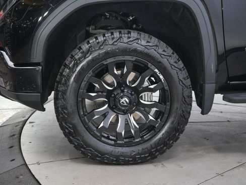 Used 2024 GMC Sierra 1500 AT4 w/ Technology Package AWD/4WD image 30
