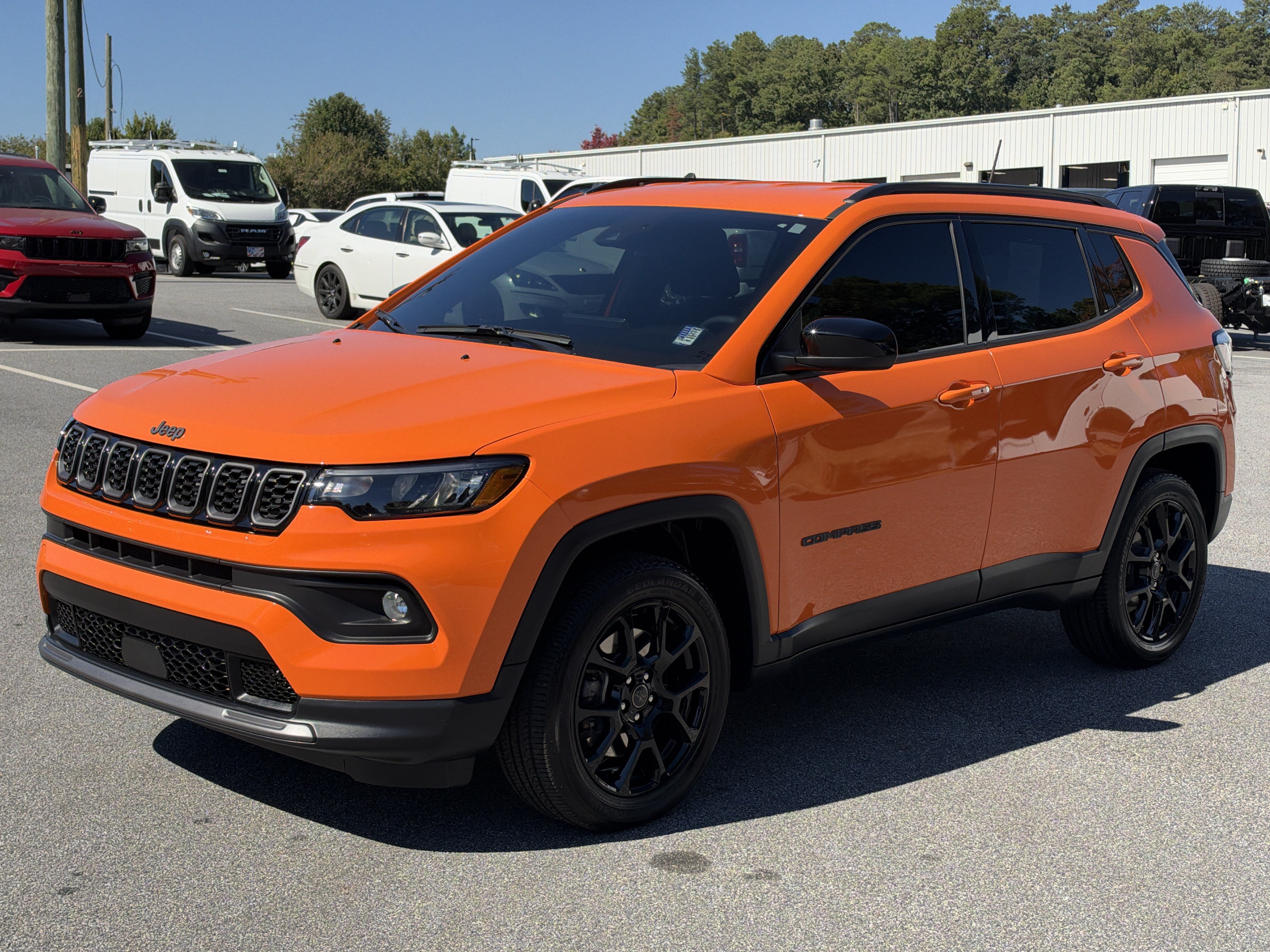 Used 2026 Jeep Compass Latitude AWD/4WD image 3