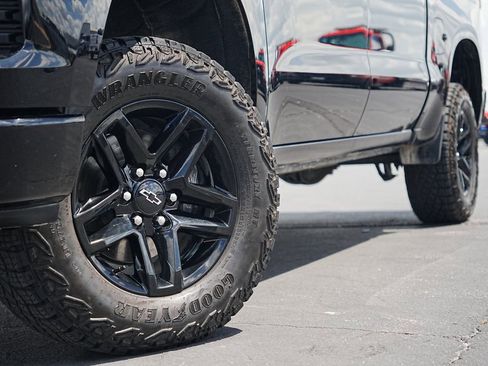 Certified 2024 Chevrolet Silverado 1500 Custom Trail Boss w/ Dark Appearance Package AWD/4WD image 2