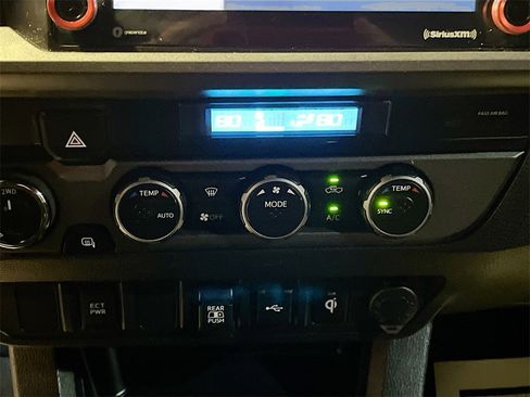 Used 2022 Toyota Tacoma TRD Off-Road image 15