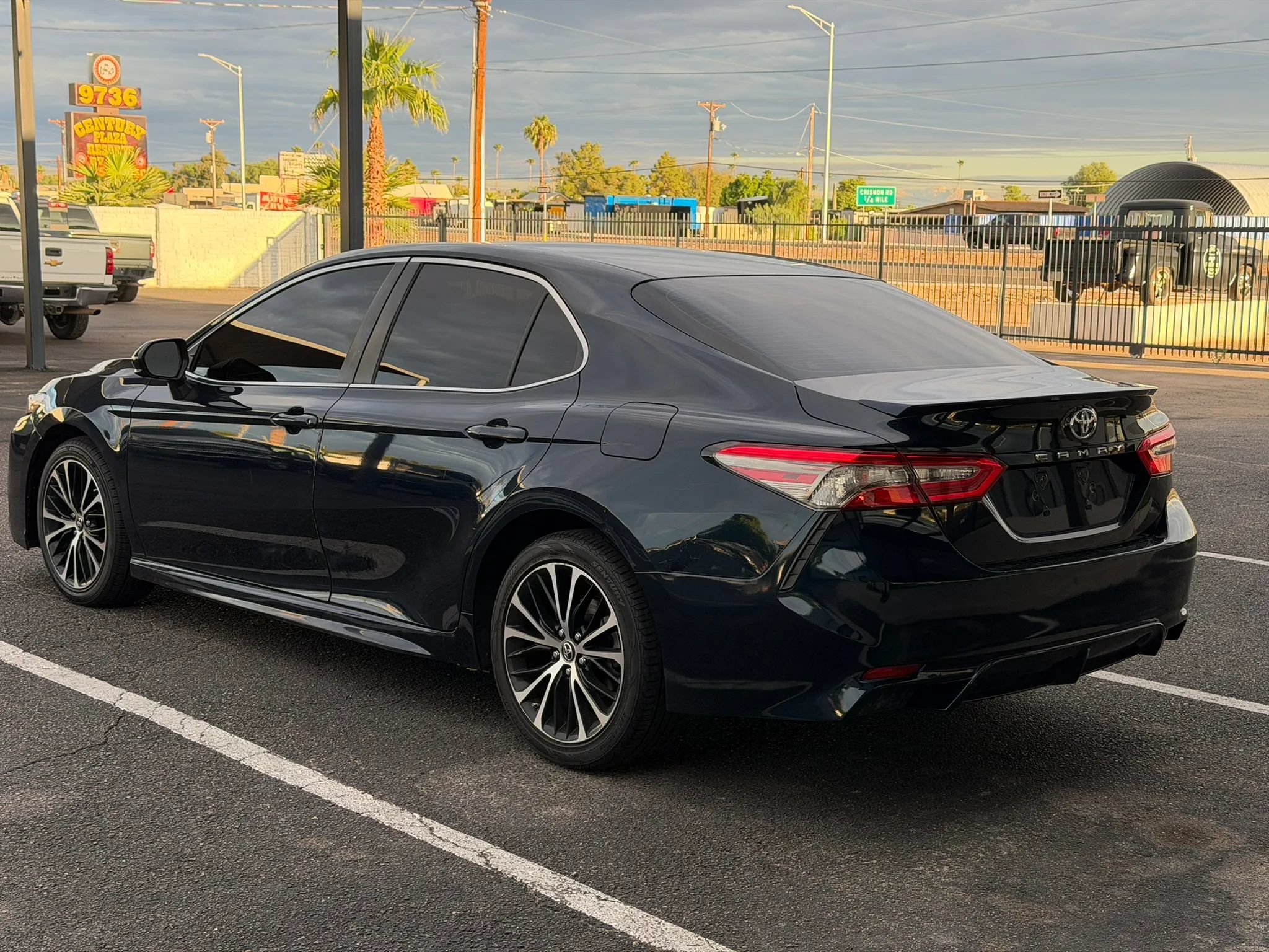 Used 2018 Toyota Camry SE FWD image 5