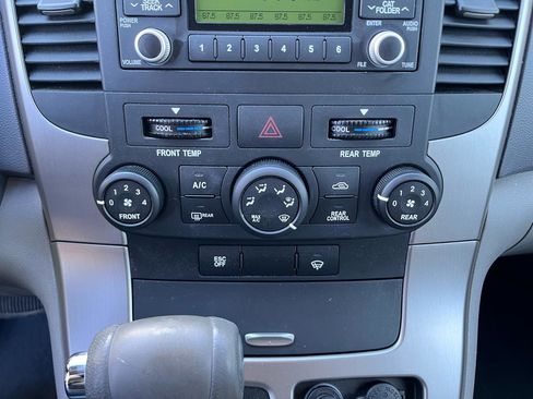 Used 2012 Kia Sedona EX image 36