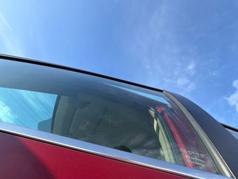 Used 2014 Chrysler Town & Country Touring FWD image 11