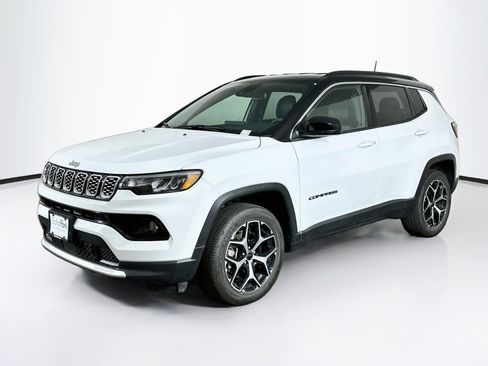 Used 2025 Jeep Compass Limited AWD/4WD image 3