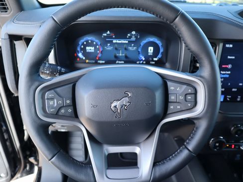 New 2025 Ford Bronco Badlands image 3
