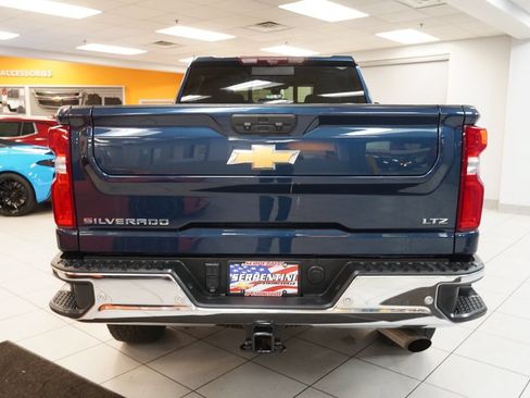 Used 2022 Chevrolet Silverado 2500 LTZ w/ LTZ Convenience Package AWD/4WD image 9