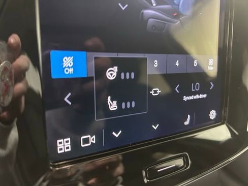 Certified 2025 Volvo XC40 B5 Plus AWD/4WD image 16