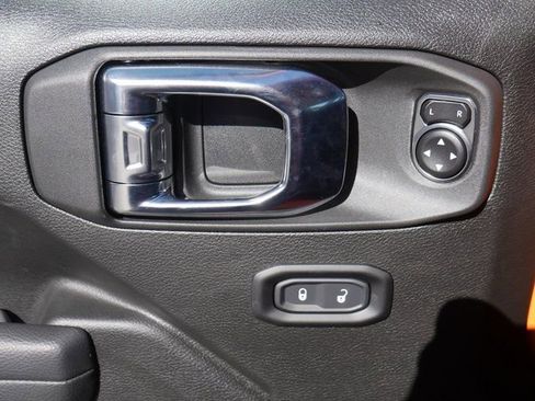 New 2025 Jeep Gladiator Sport image 14