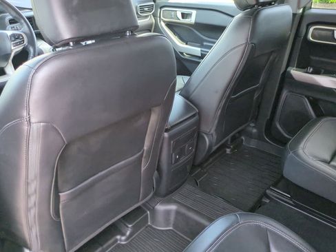 Used 2023 Ford Explorer XLT w/ Equipment Group 202A AWD/4WD image 18