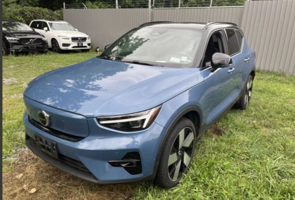 Used 2024 Volvo XC40 Recharge Plus w/ Protection Package Premier AWD/4WD image 1