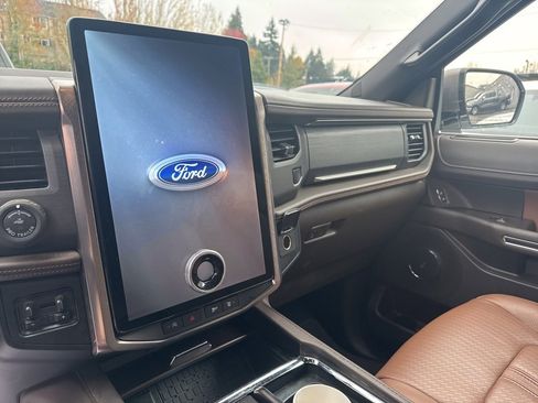 Used 2024 Ford Expedition Max King Ranch image 12