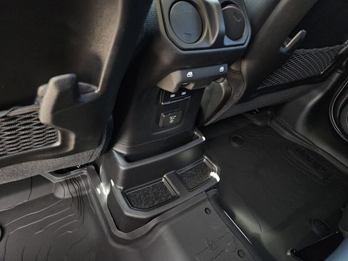 New 2026 Jeep Wrangler Unlimited Sahara AWD/4WD image 12