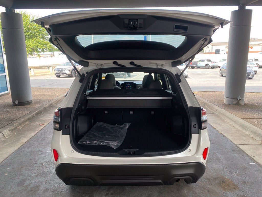 Used 2025 Subaru Forester Premium AWD/4WD image 9