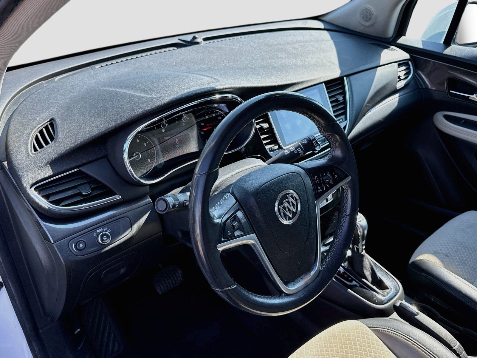 Used 2020 Buick Encore Preferred w/ Safety Package FWD image 9