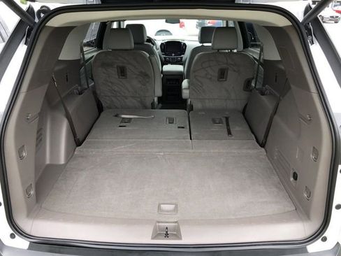 Used 2019 Chevrolet Traverse LT w/ LT Premium Package FWD image 3