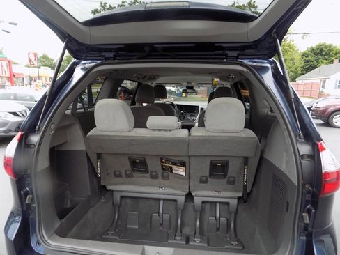 Used 2020 Toyota Sienna LE AWD/4WD image 17