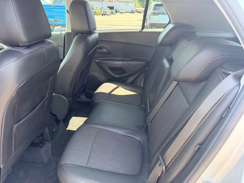 Used 2019 Chevrolet Trax LT w/ LT Convenience Package AWD/4WD image 12