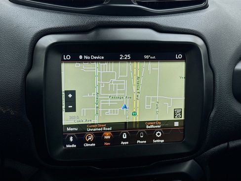 Used 2023 Jeep Renegade Altitude image 9