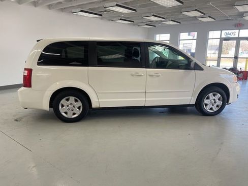 Used 2010 Dodge Grand Caravan SE w/ Climate Group image 33