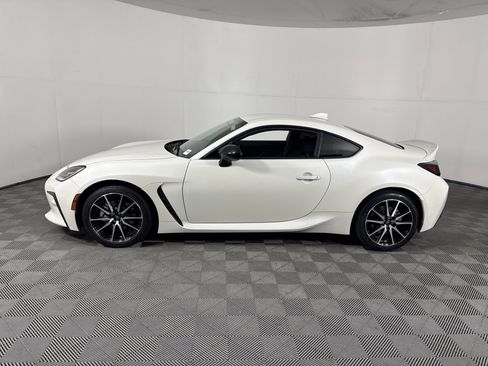 Used 2023 Toyota GR86 w/ ALL Weather Mat Package (TMS) RWD image 7