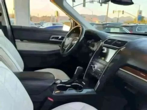 Used 2019 Ford Explorer Platinum AWD/4WD image 13