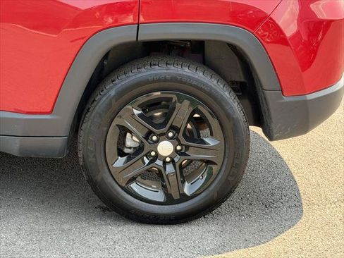 Used 2024 Jeep Compass Latitude AWD/4WD image 10