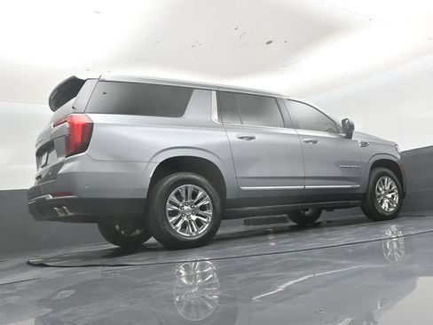 Used 2025 GMC Yukon XL Denali AWD/4WD image 43