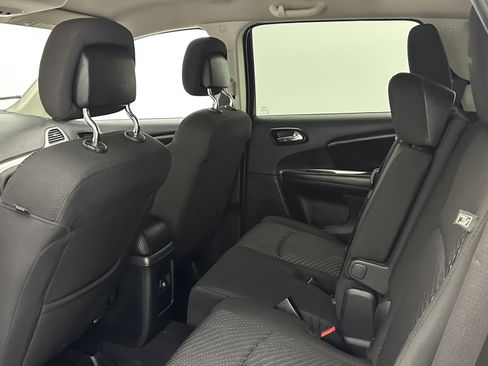 Used 2018 Dodge Journey SE image 25