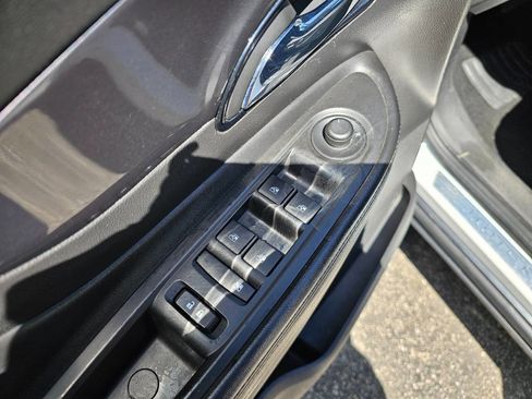 Used 2019 Buick Encore Essence image 11