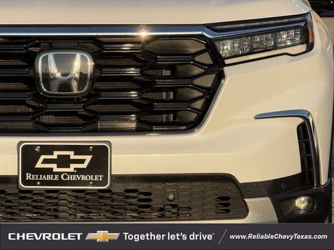 Used 2024 Honda Pilot Touring image 4