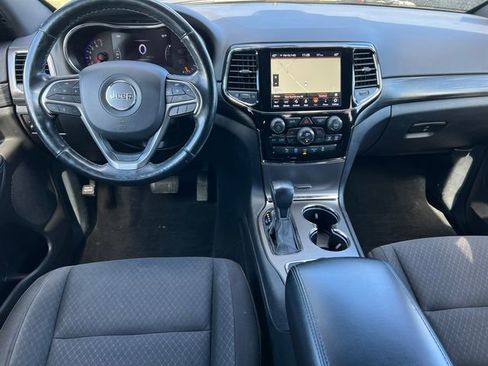 Used 2020 Jeep Grand Cherokee Laredo AWD/4WD image 2