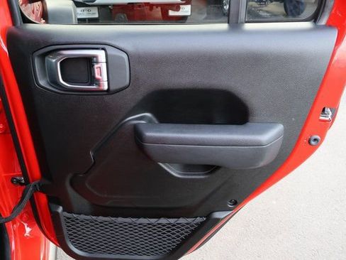 Used 2025 Jeep Wrangler Unlimited Rubicon image 21