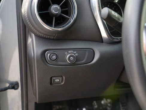 Used 2025 Chevrolet Blazer LT image 17