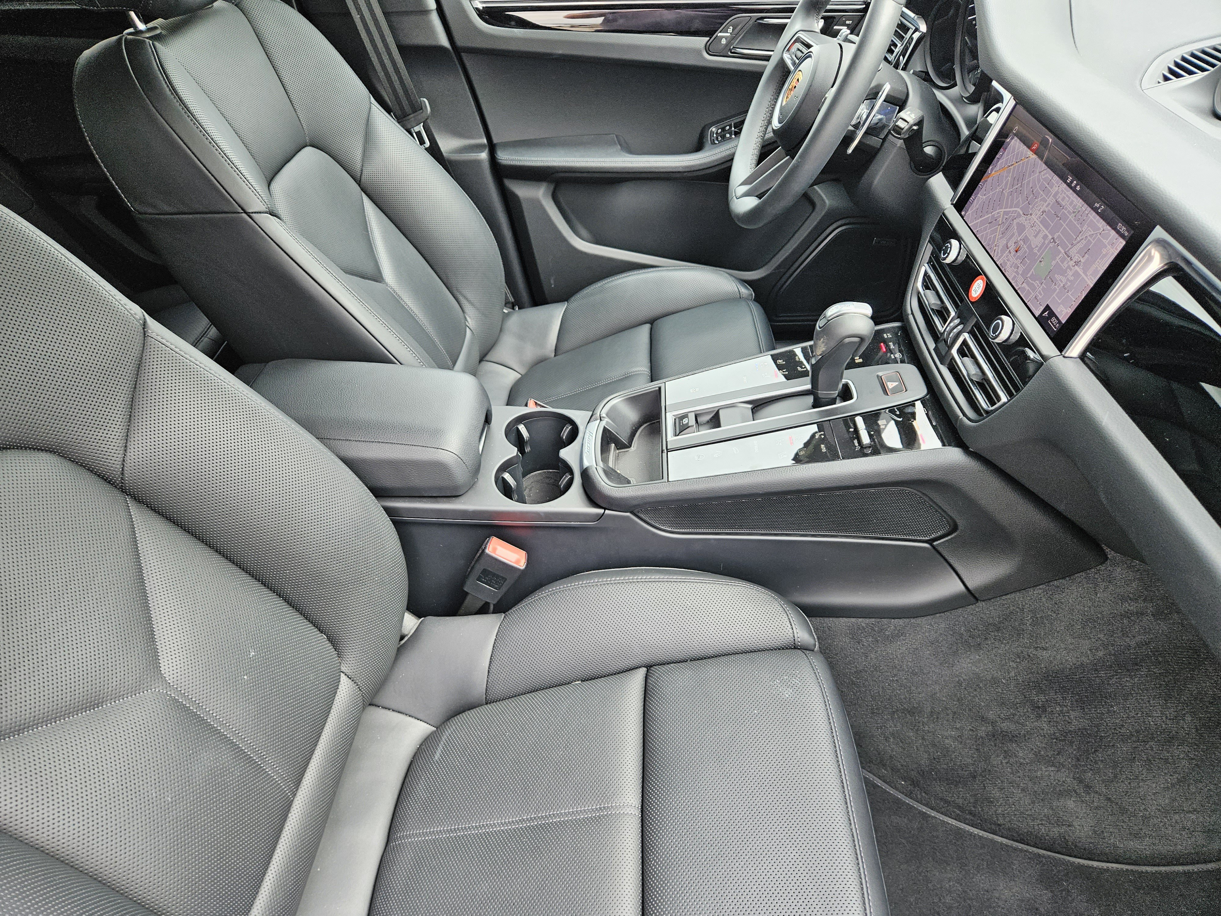 Certified 2026 Porsche Macan AWD/4WD image 15