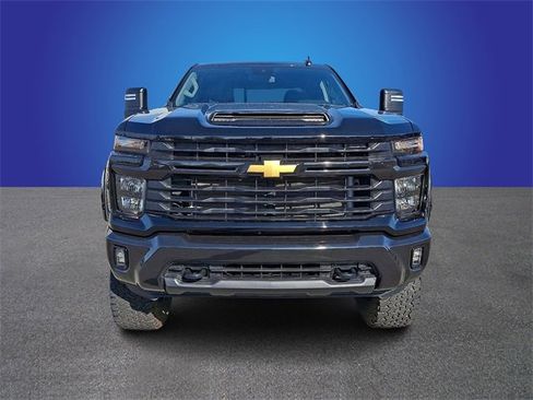 Used 2025 Chevrolet Silverado 2500 LT image 2