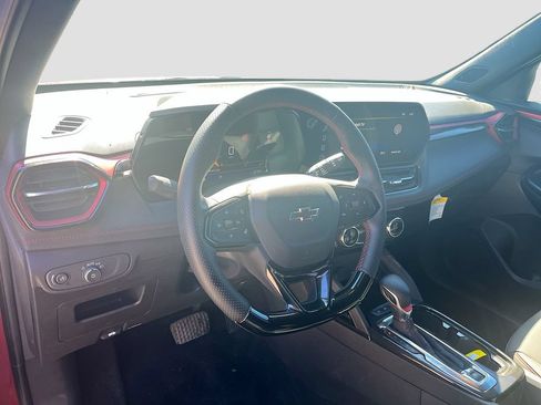 Used 2025 Chevrolet TrailBlazer RS w/ Convenience Package FWD image 9