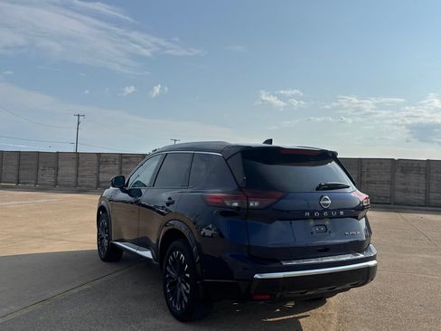 Used 2024 Nissan Rogue Platinum FWD image 17