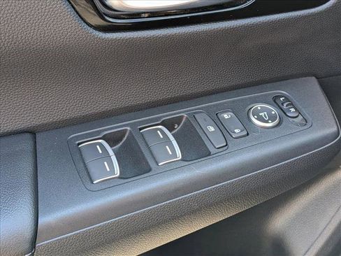 Used 2025 Honda CR-V EX-L image 12