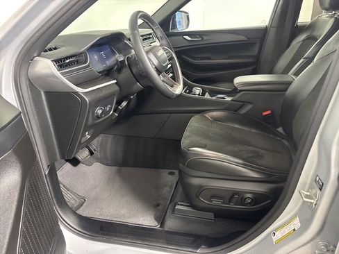 Certified 2023 Jeep Grand Cherokee Altitude image 13