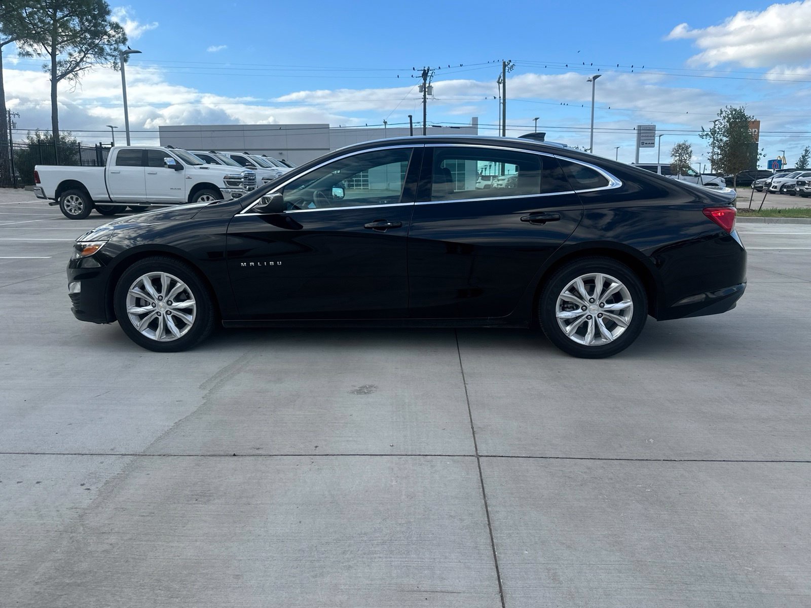 Used 2024 Chevrolet Malibu LT FWD image 2