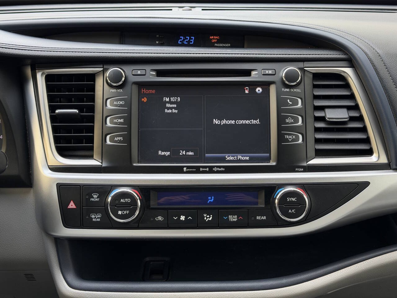 Used 2016 Toyota Highlander Plus AWD/4WD image 25