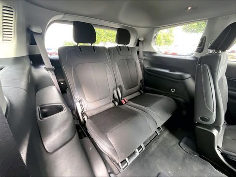 Used 2023 Jeep Grand Cherokee L Laredo image 28