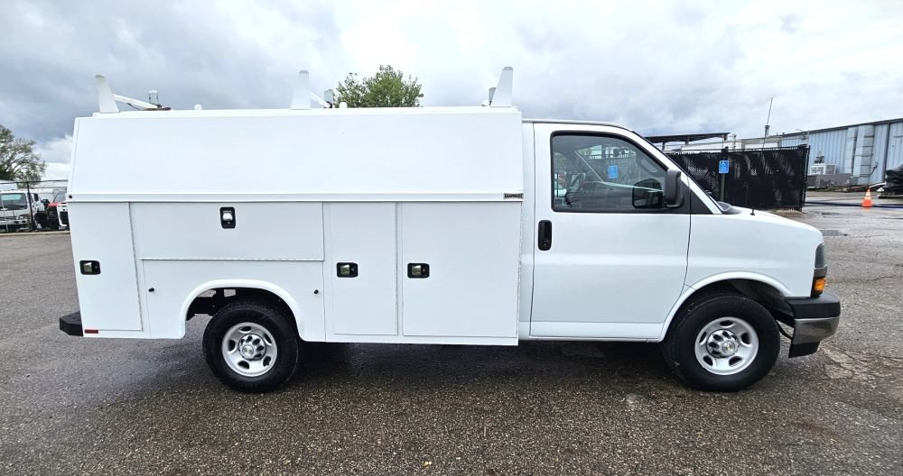 Used 2023 Chevrolet Express 3500 w/ Power Convenience Package RWD image 4