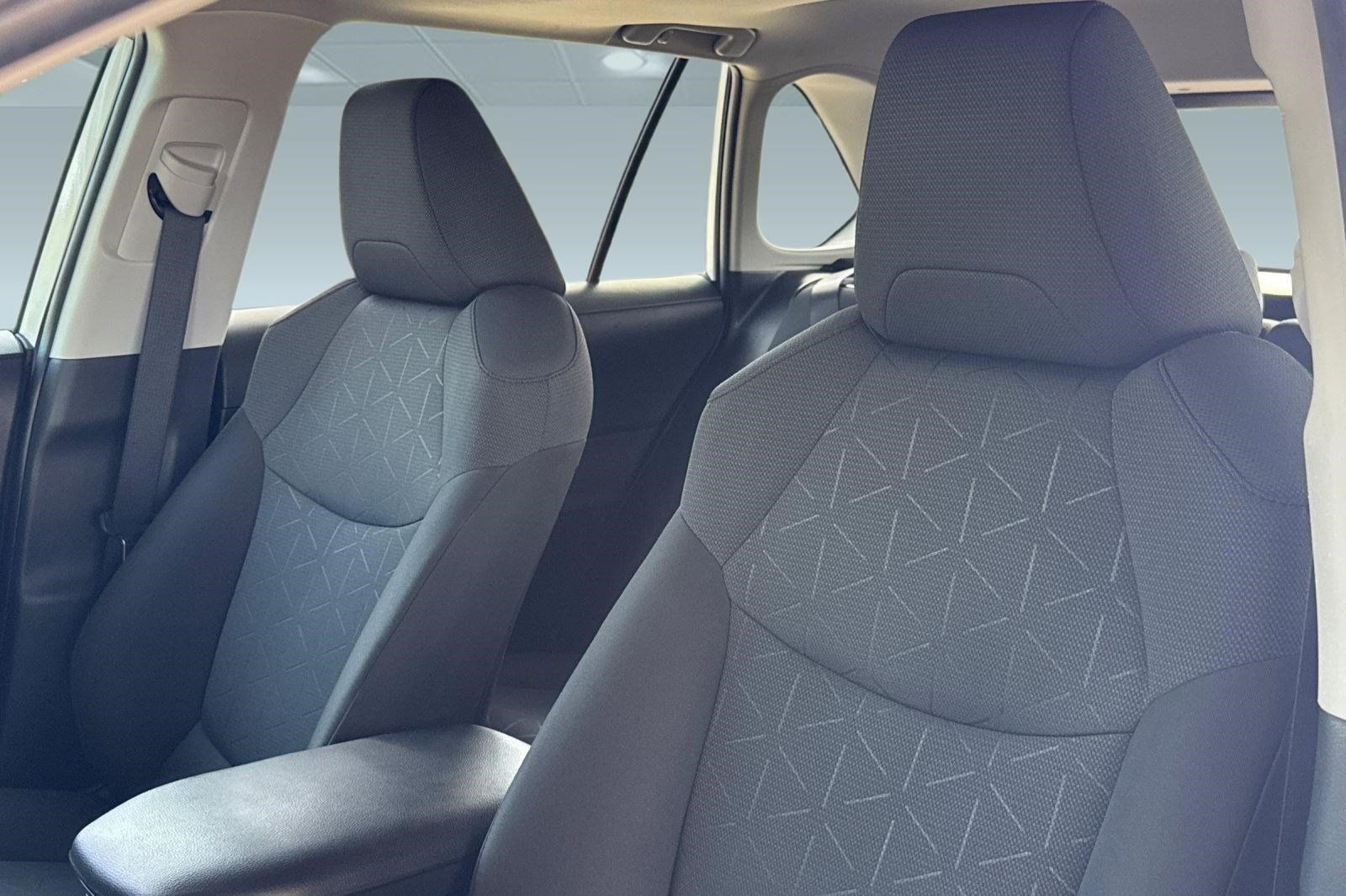 Used 2023 Toyota RAV4 XLE w/ Convenience Package FWD image 27
