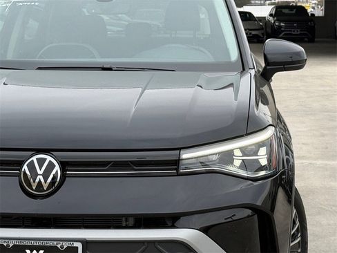 New 2025 Volkswagen Taos SE image 5