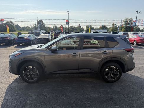 Used 2025 Nissan Rogue SV AWD/4WD image 9