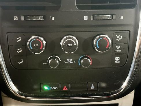 Used 2018 Dodge Grand Caravan SXT image 16