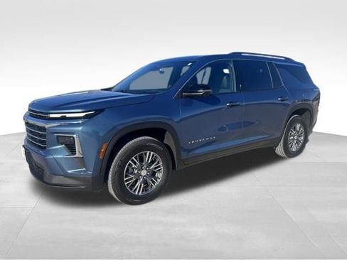 Certified 2026 Chevrolet Traverse LT w/ Driver Confidence Package image 2